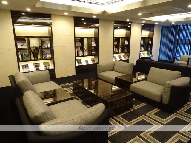 レーベン富山VALEST TOWERの玄関写真