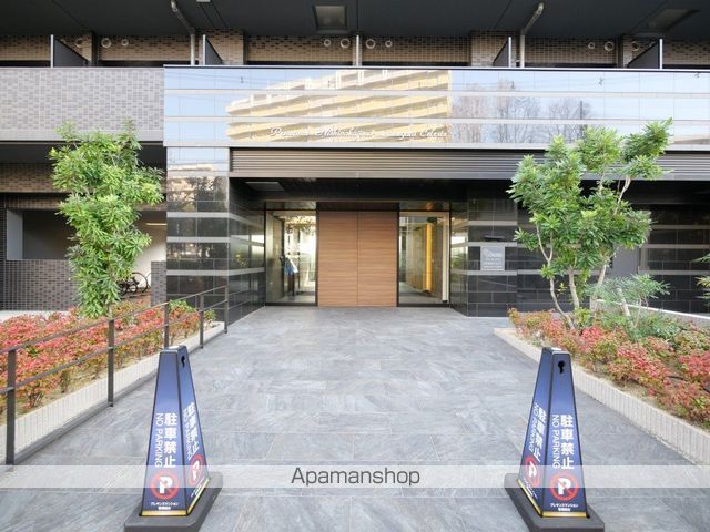 プレサンス西中島南方セレストの玄関写真