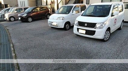 リヴェール[2DK/50.79m2]の駐車場