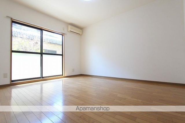 ニューエスト石丸IIの内装写真