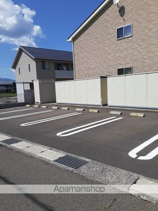 ドメーヌ・Ｍ[2LDK/61.8m2]の駐車場