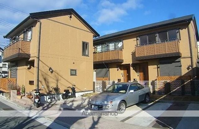 シャロンタウンハウスII A棟の外観写真