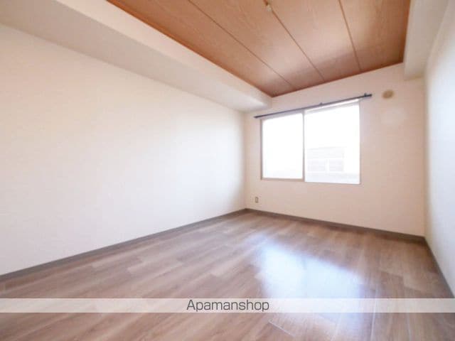 山鼻コンパウンドの内装写真