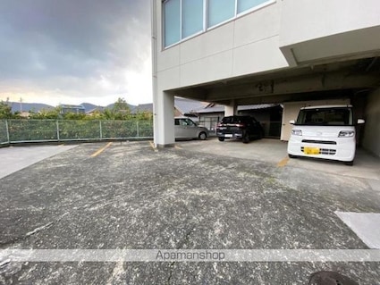 昭和ビル[3DK/61.22m2]の駐車場