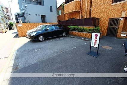 ダイアパレス中央町３０２号[1R/20.33m2]の駐車場