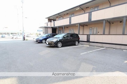 ヴィーアジラソーレＡ・Ｂ棟[1K/33.39m2]の駐車場