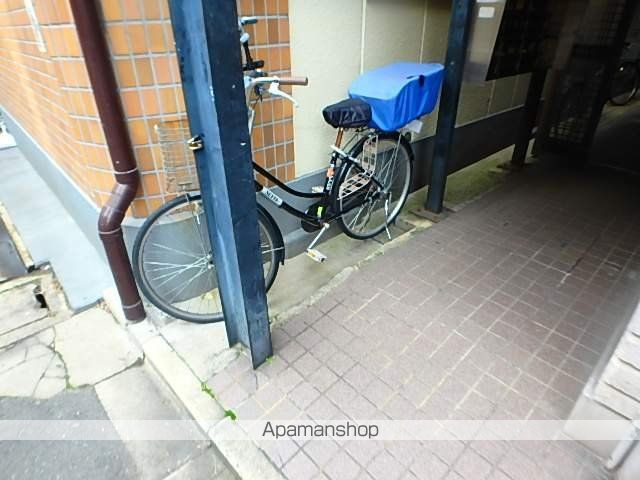 栄ロイヤルマンションの玄関写真