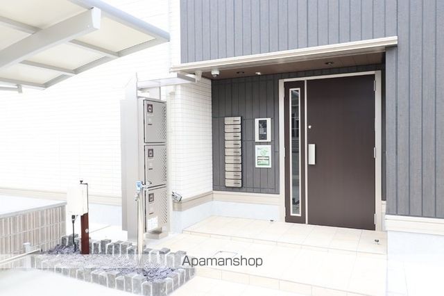 ルヴィータ森末の玄関写真