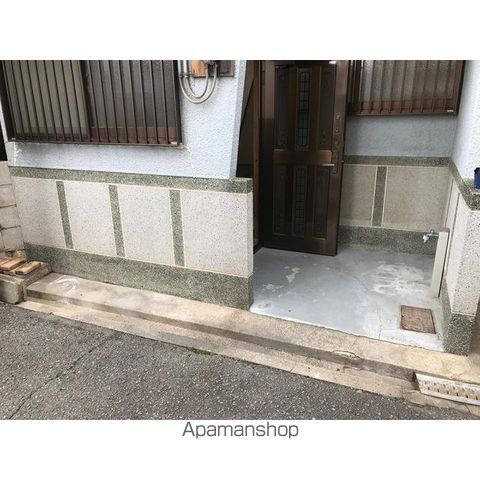京阪電気鉄道京阪線 大和田駅 徒歩7分 2階建 築63年の玄関写真