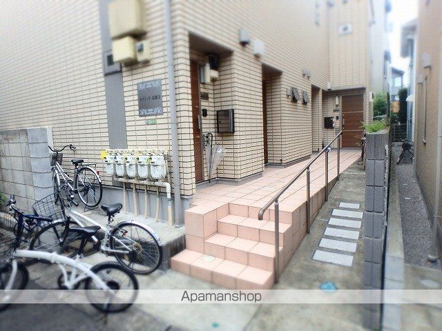 メゾンド豪徳寺の玄関写真