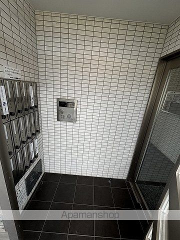 リーベ上東雲の玄関写真