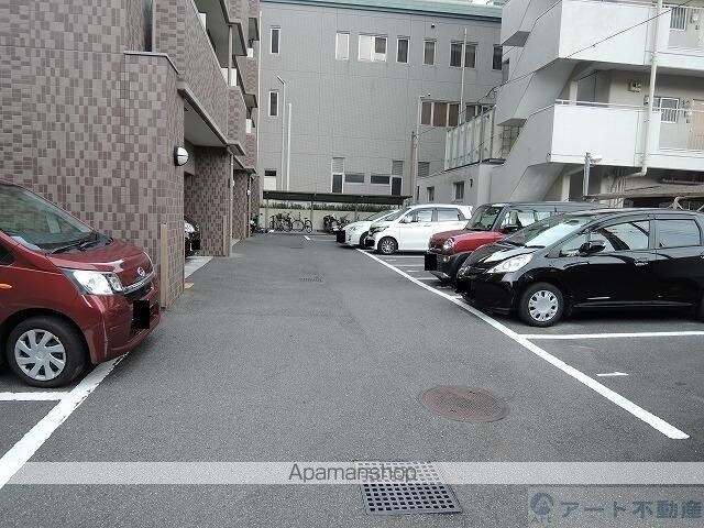 愛媛県松山市高砂町２丁目[1K/28.04m2]の駐車場