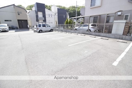 コンフォール[1LDK/47.86m2]の駐車場