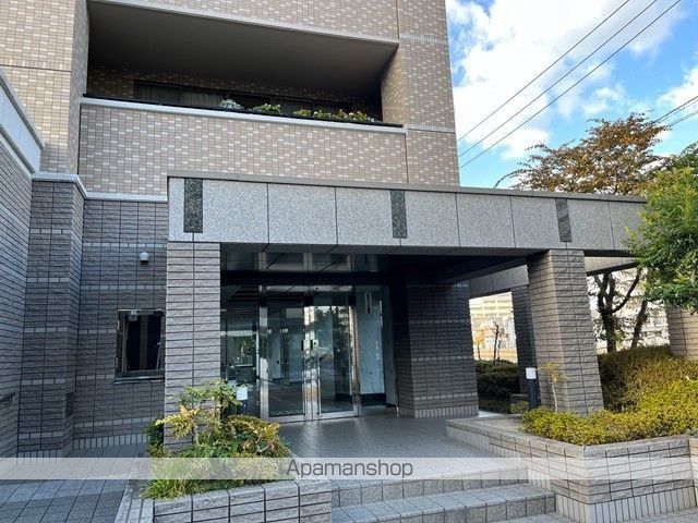 サーパス百道の玄関写真