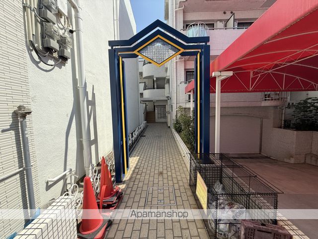 ベルトピア岡町ガーデンハイツの玄関写真