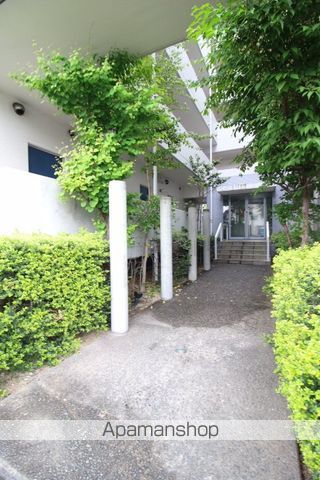 シャインコート岡南町の玄関写真