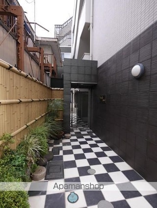 フォレスト　ＭＯＲＩ（モリ[1K/25.13m2]のエントランス