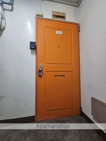 東海ビルの玄関写真