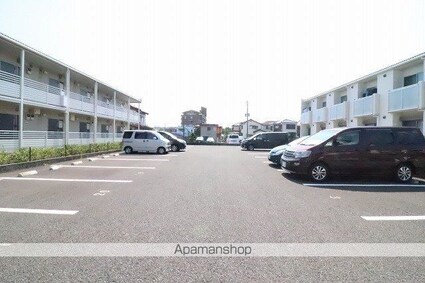 レオネクストステビア[1R/26.5m2]の駐車場3