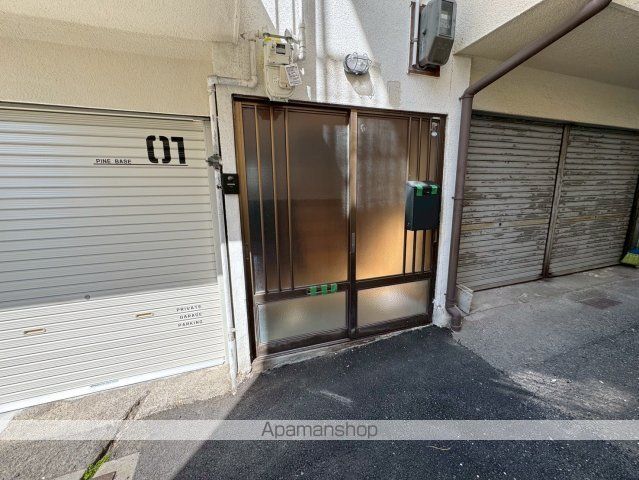 奈良市 3階建 築48年の玄関写真
