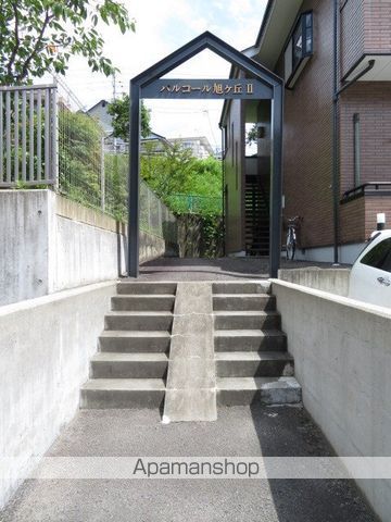 パルコール旭ヶ丘IIの玄関写真