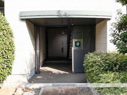 バリュージュ生石　Ｂ棟[3DK/56.65m2]のエントランス1