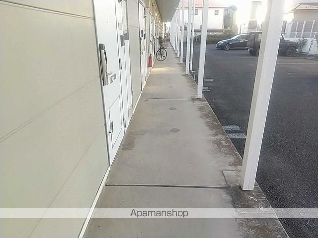 レオパレスルーストの玄関写真