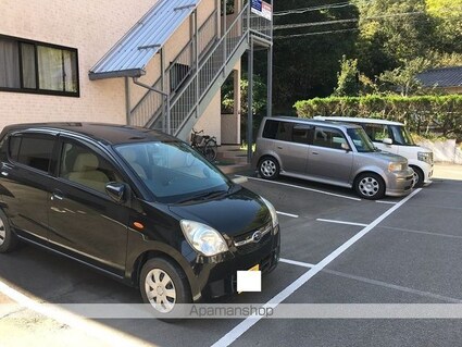 アトリア　Ａ[1K/25.27m2]の駐車場