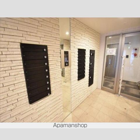 クレステージ西岡の玄関写真