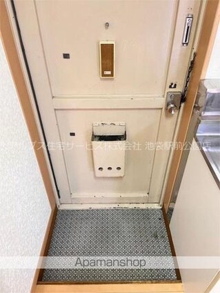 春月ビル[2K/40m2]の玄関