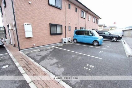 パインズコート新居　Ｅ棟[2LDK/55.89m2]の駐車場