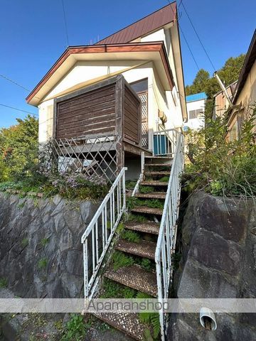 函館本線 南小樽駅 徒歩19分 2階建 築51年の玄関写真