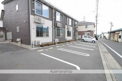 長野県岡谷市長地小萩１丁目[1LDK/51.33m2]の駐車場