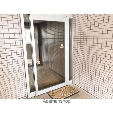 シャトーメナールの玄関写真