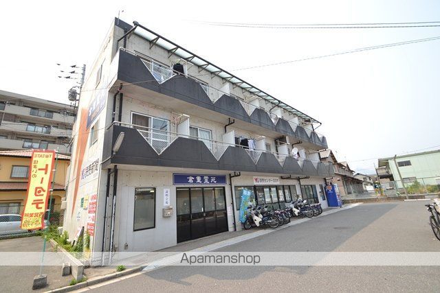 広島電鉄宮島線 佐伯区役所前駅 徒歩17分 3階建 築34年の外観写真