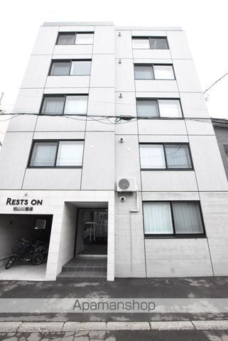 RESTS ON 旭山公園通の外観写真