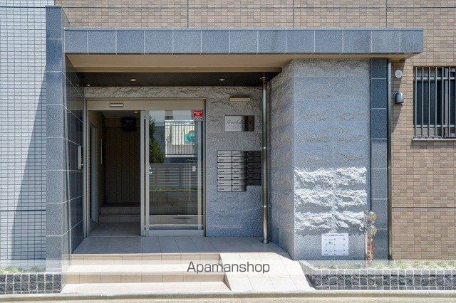グロウヒルズ新守の玄関写真