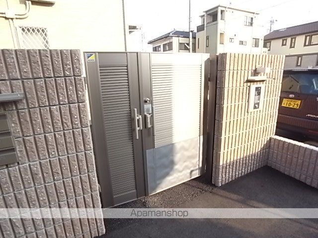 プチ・アルジャンIIの玄関写真