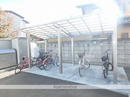 アーバンクレスト白板[1LDK/41.78m2]の駐車場2