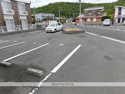 香川県綾歌郡宇多津町新開[1K/22.7m2]の駐車場3