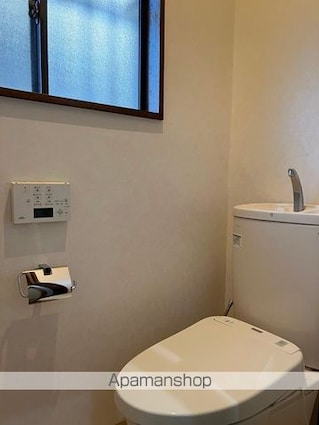 長房町戸建[4SLDK/111.95m2]のトイレ