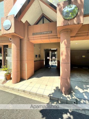 ミリオンステージ西早稲田壱番館の玄関写真