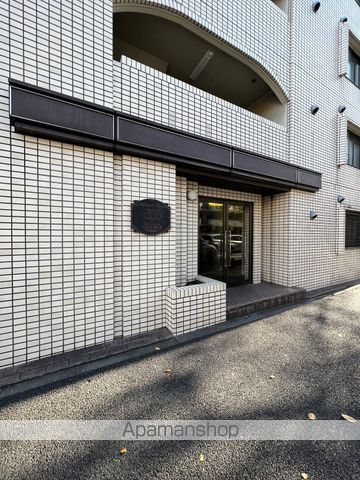 メゾン・ド・ラシーヌの玄関写真