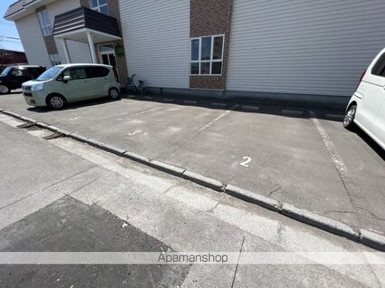 ノースヒル北美原[1K/29.55m2]の駐車場1