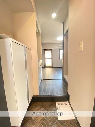 キャッスルマンション河辺[1R/18m2]の玄関