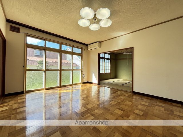 函館市 2階建 築52年の内装写真