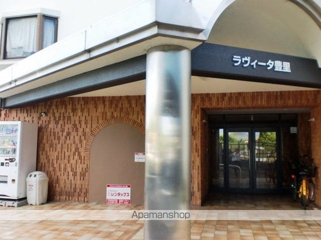 ラヴィータ豊里の玄関写真