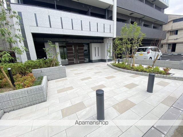 スプランディッド新大阪WESTの玄関写真