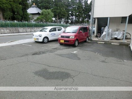 リバーコートⅠ[1LDK/44.14m2]の駐車場