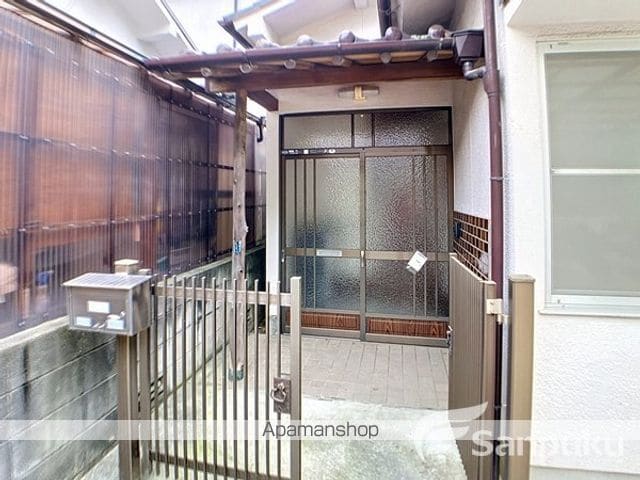 伊予鉄道高浜線 西衣山駅 徒歩10分 2階建 築36年の玄関写真
